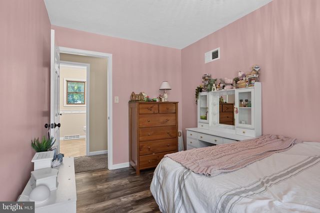 49 E LAKEVIEW DR, Littlestown, PA 17340