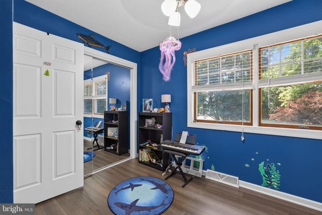 49 E LAKEVIEW DR, Littlestown, PA 17340