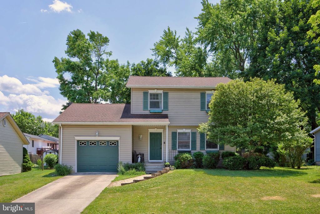 49 E LAKEVIEW DR, Littlestown, PA 17340