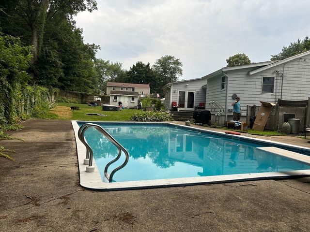 14 Raylen Avenue, Peabody, MA 01960