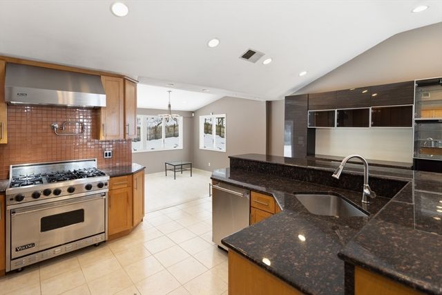 14 Raylen Avenue, Peabody, MA 01960