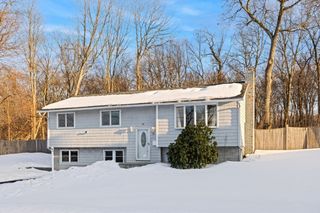 14 Raylen Avenue, Peabody, MA 01960