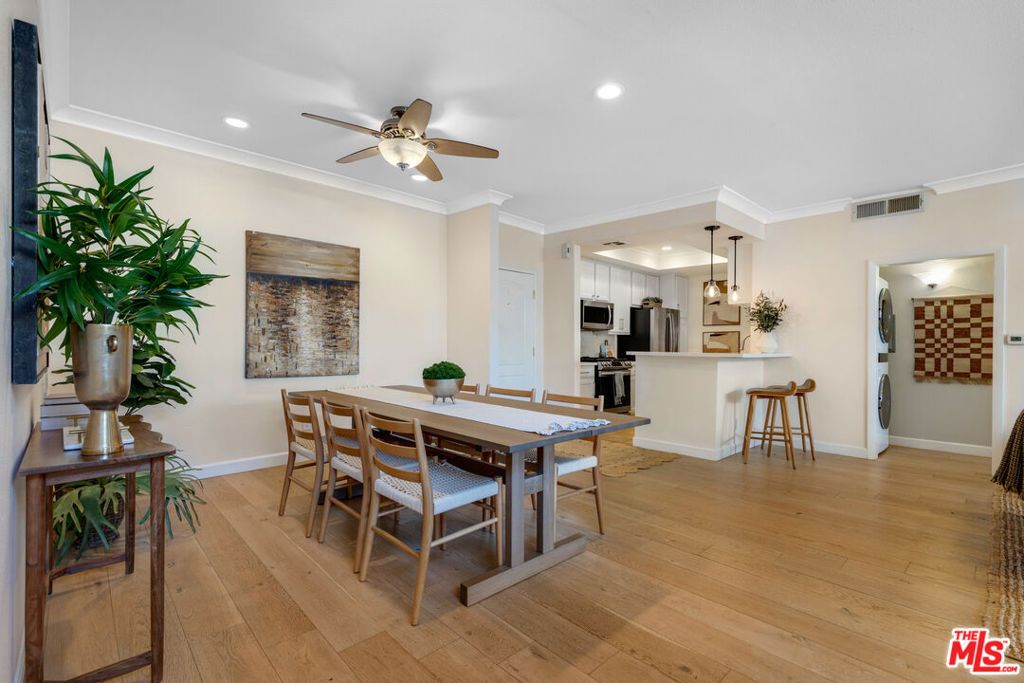 11225 Peach Grove Street 104, Los Angeles, CA 91601 — photo 3