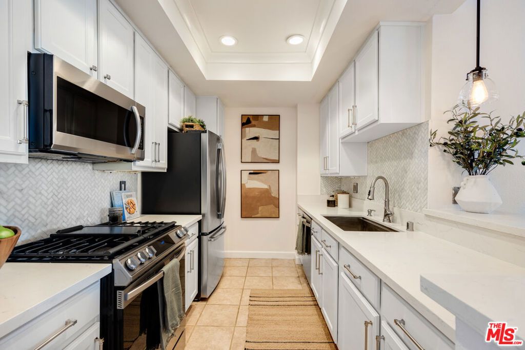 11225 Peach Grove Street 104, Los Angeles, CA 91601 — photo 4