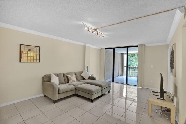 2800 N 46th Avenue A302, Hollywood, FL 33021