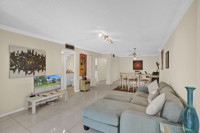 2800 N 46th Avenue A302, Hollywood, FL 33021