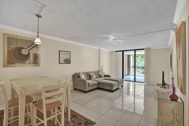 2800 N 46th Avenue A302, Hollywood, FL 33021