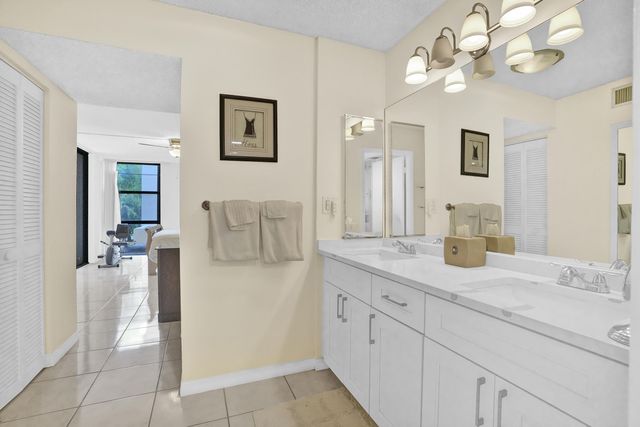 2800 N 46th Avenue A302, Hollywood, FL 33021