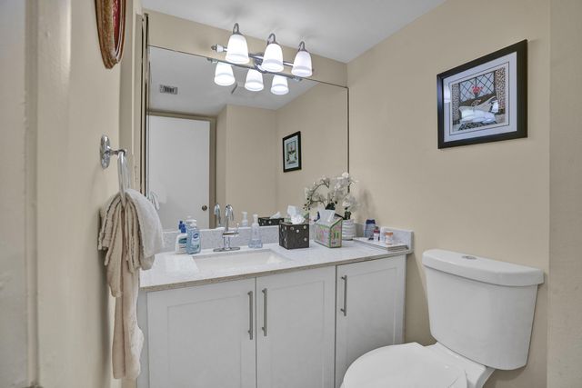 2800 N 46th Avenue A302, Hollywood, FL 33021