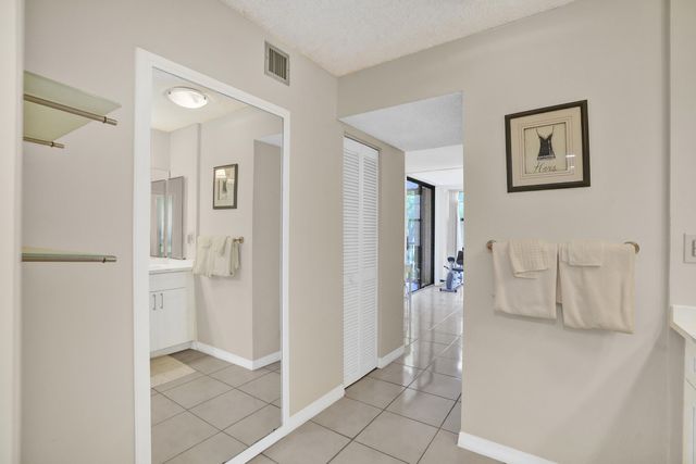 2800 N 46th Avenue A302, Hollywood, FL 33021