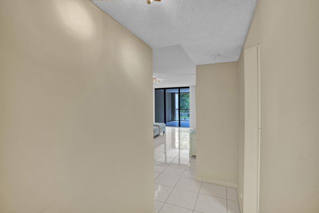 2800 N 46th Avenue A302, Hollywood, FL 33021