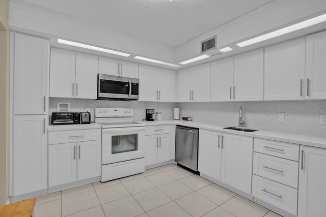 2800 N 46th Avenue A302, Hollywood, FL 33021