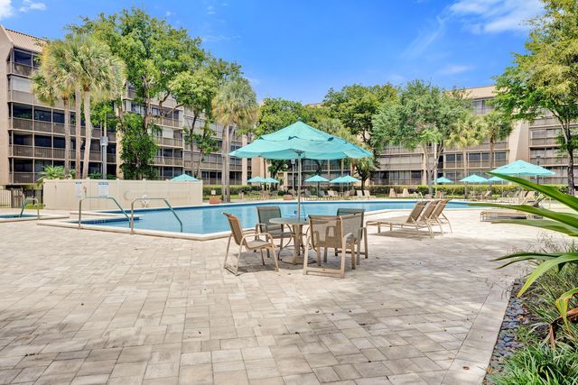 2800 N 46th Avenue A302, Hollywood, FL 33021