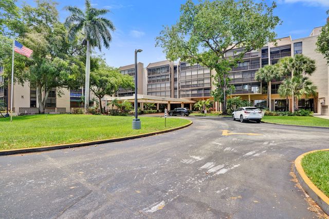 2800 N 46th Avenue A302, Hollywood, FL 33021