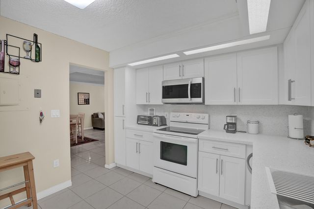 2800 N 46th Avenue A302, Hollywood, FL 33021