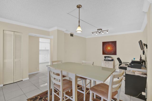 2800 N 46th Avenue A302, Hollywood, FL 33021