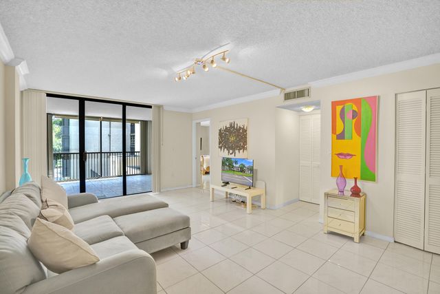 2800 N 46th Avenue A302, Hollywood, FL 33021