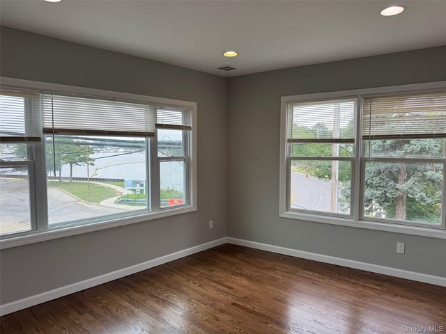 11 Shore Road 3, Port Washington, NY 11050