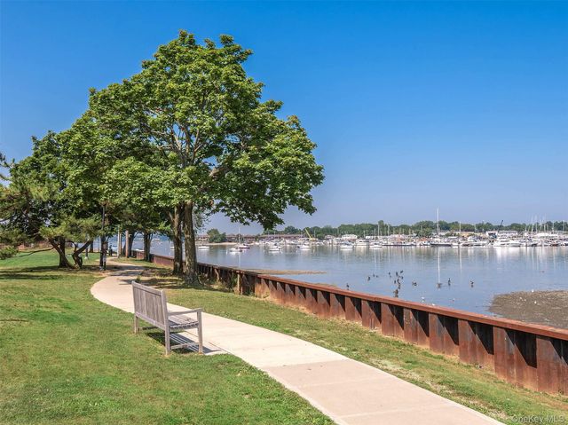 11 Shore Road 3, Port Washington, NY 11050