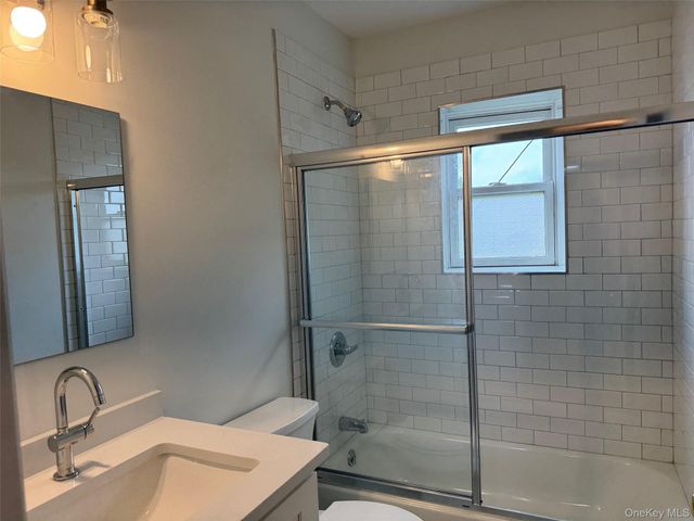 11 Shore Road 3, Port Washington, NY 11050