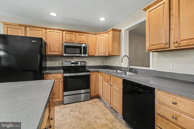 1247 CROSS CREEK DR, Mechanicsburg, PA 17050