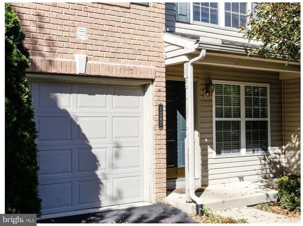 1247 CROSS CREEK DR, Mechanicsburg, PA 17050