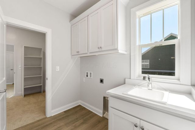 4275 Flamingo Drive, Lewis Center, OH 43035