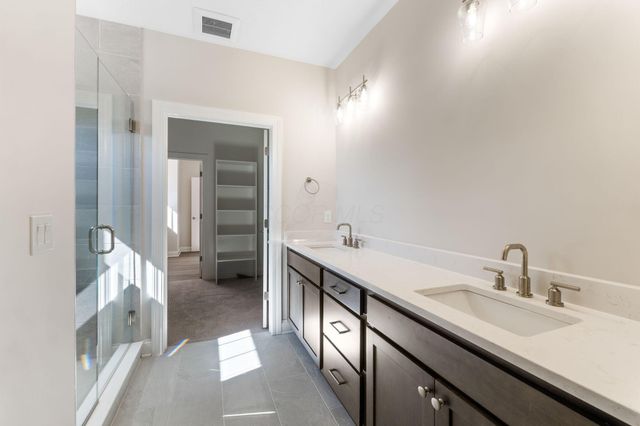 4275 Flamingo Drive, Lewis Center, OH 43035