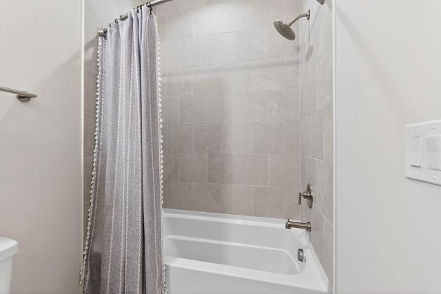 4275 Flamingo Drive, Lewis Center, OH 43035