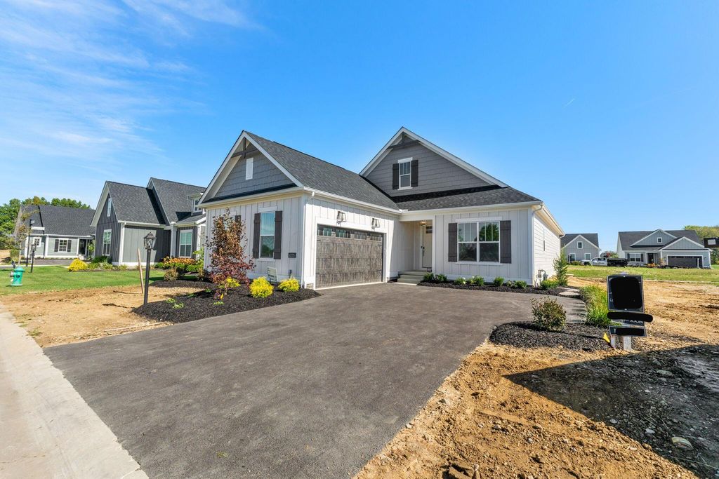 4275 Flamingo Drive, Lewis Center, OH 43035