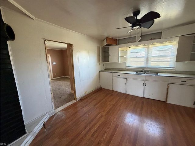 1017 Longstreet LN, Suffolk, VA 23437