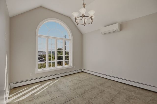 33 Flores, Fall River, MA 02721