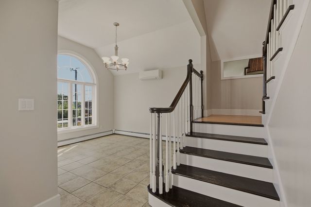 33 Flores, Fall River, MA 02721