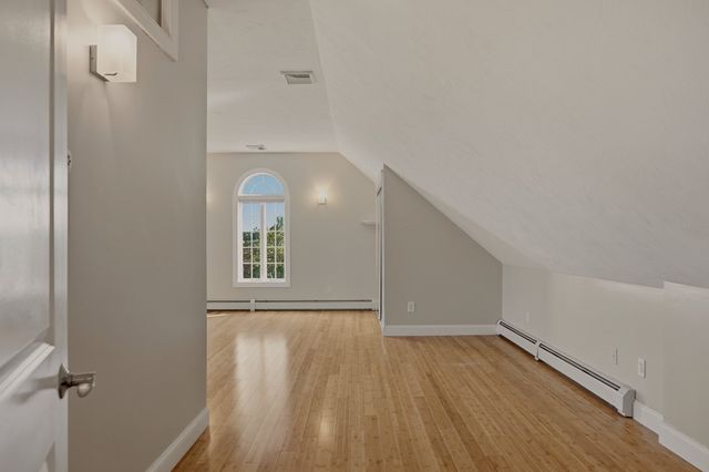 33 Flores, Fall River, MA 02721