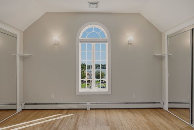 33 Flores, Fall River, MA 02721