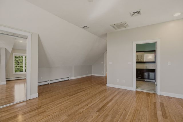 33 Flores, Fall River, MA 02721
