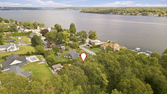 33 Flores, Fall River, MA 02721