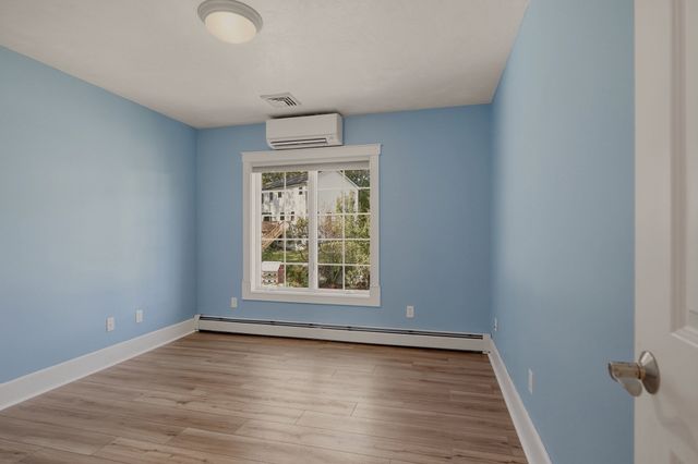 33 Flores, Fall River, MA 02721