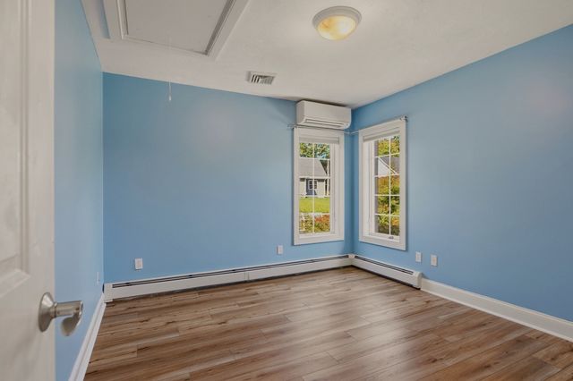 33 Flores, Fall River, MA 02721