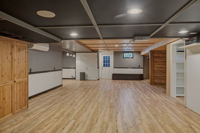 33 Flores, Fall River, MA 02721