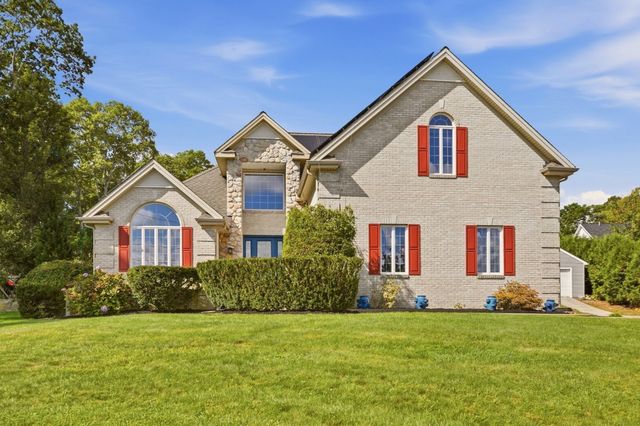 33 Flores, Fall River, MA 02721