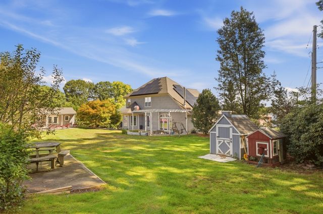 33 Flores, Fall River, MA 02721