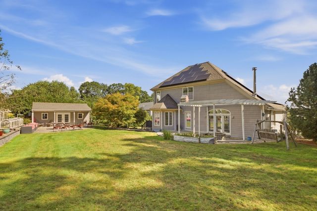 33 Flores, Fall River, MA 02721