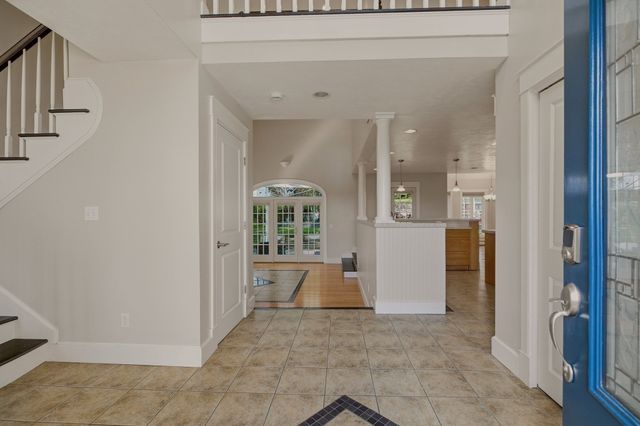 33 Flores, Fall River, MA 02721