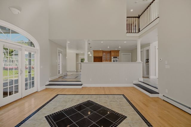 33 Flores, Fall River, MA 02721