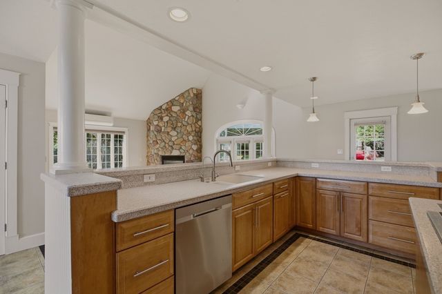 33 Flores, Fall River, MA 02721