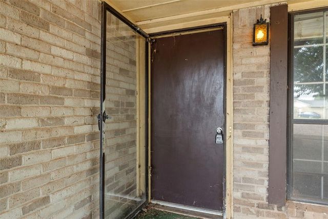 613 W Greenwood Court, Mustang, OK 73064