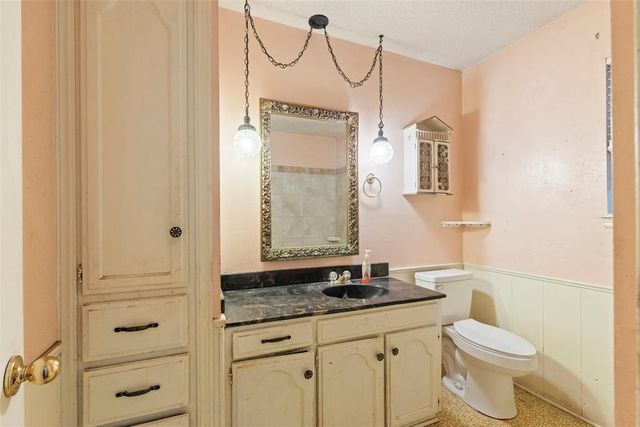 613 W Greenwood Court, Mustang, OK 73064