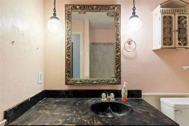 613 W Greenwood Court, Mustang, OK 73064