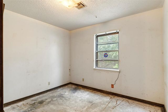 613 W Greenwood Court, Mustang, OK 73064